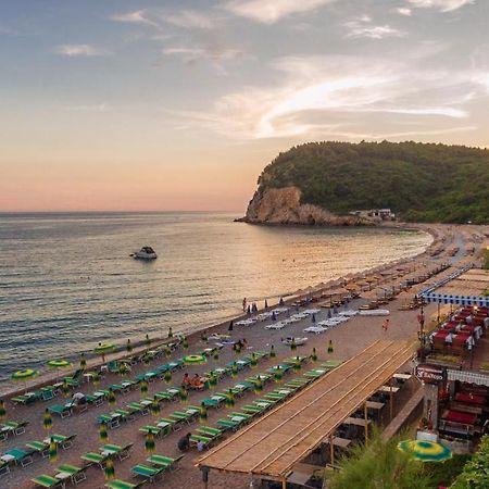 Hotel Savojo Petrovac Екстериор снимка