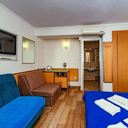Hotel Savojo Petrovac Екстериор снимка