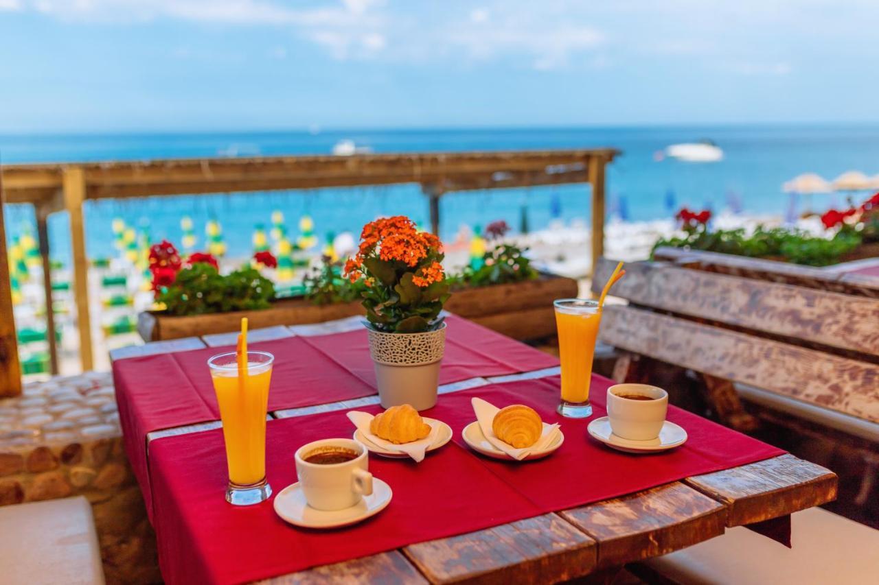 Hotel Savojo Petrovac Екстериор снимка