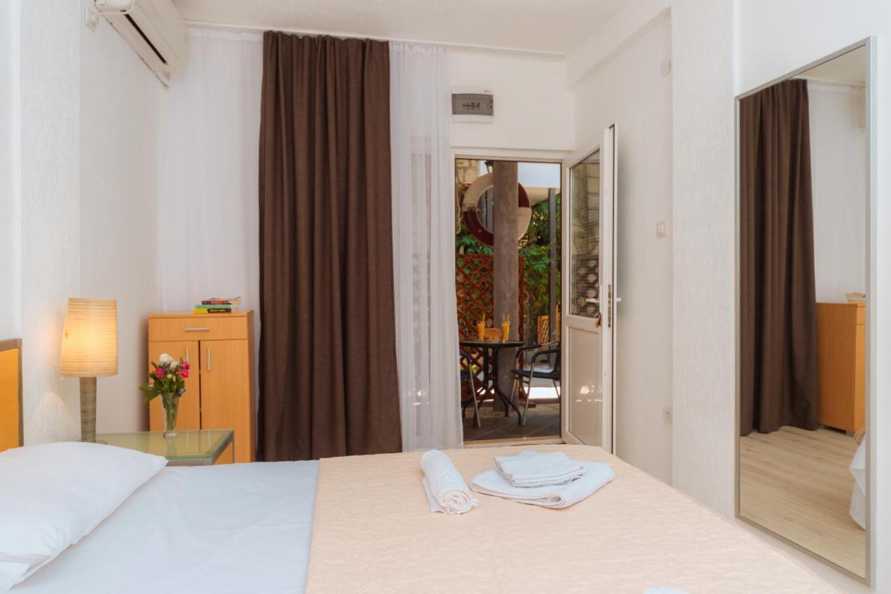 Hotel Savojo Petrovac Екстериор снимка