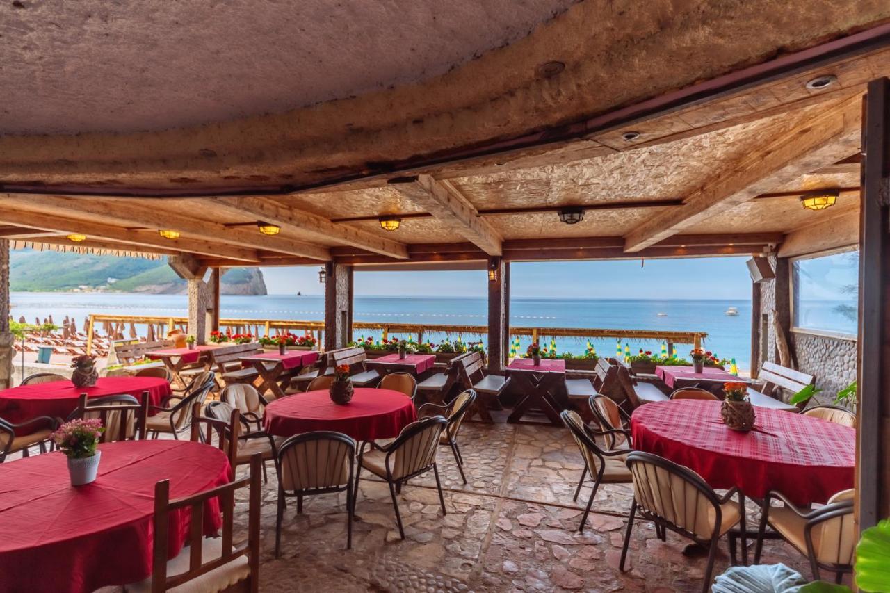 Hotel Savojo Petrovac Екстериор снимка