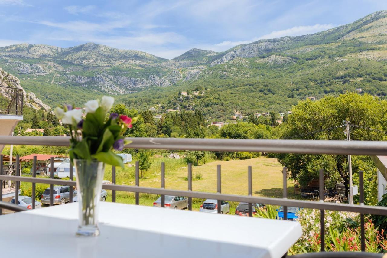 Hotel Savojo Petrovac Екстериор снимка