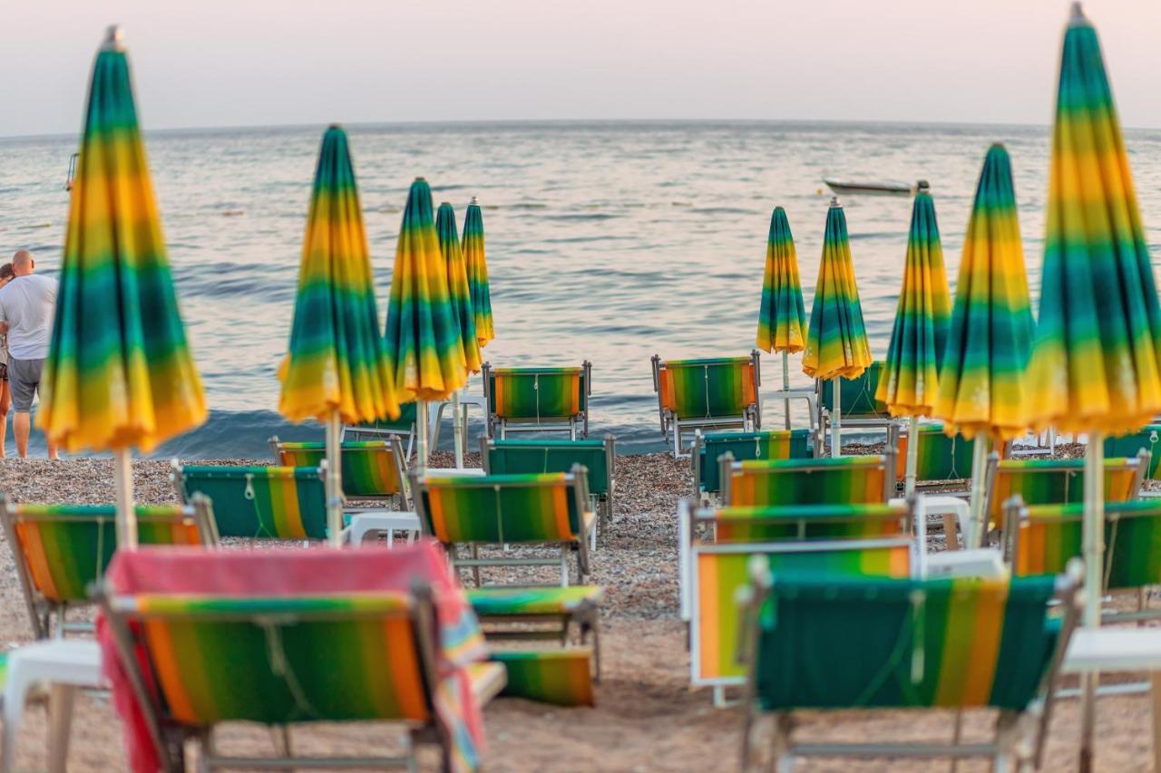Hotel Savojo Petrovac Екстериор снимка