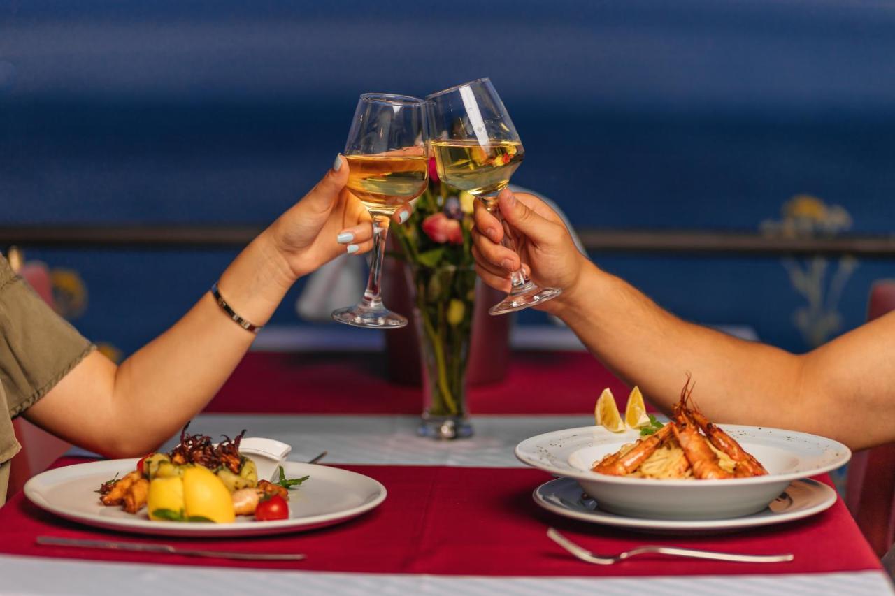 Hotel Savojo Petrovac Екстериор снимка