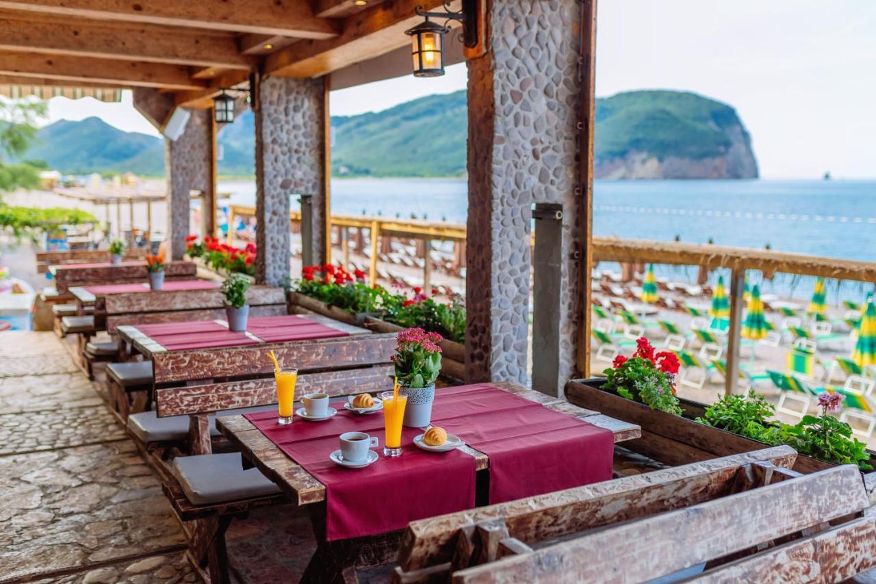 Hotel Savojo Petrovac Екстериор снимка