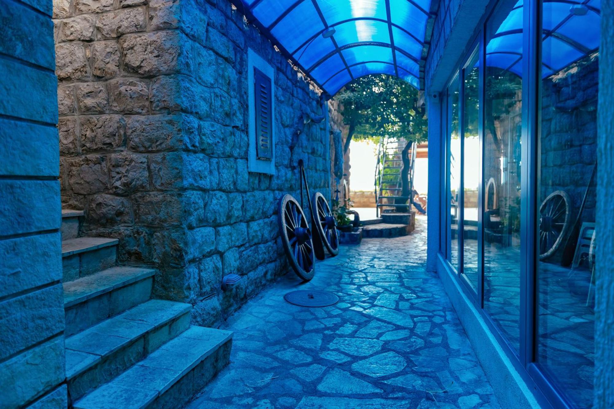 Hotel Savojo Petrovac Стая снимка