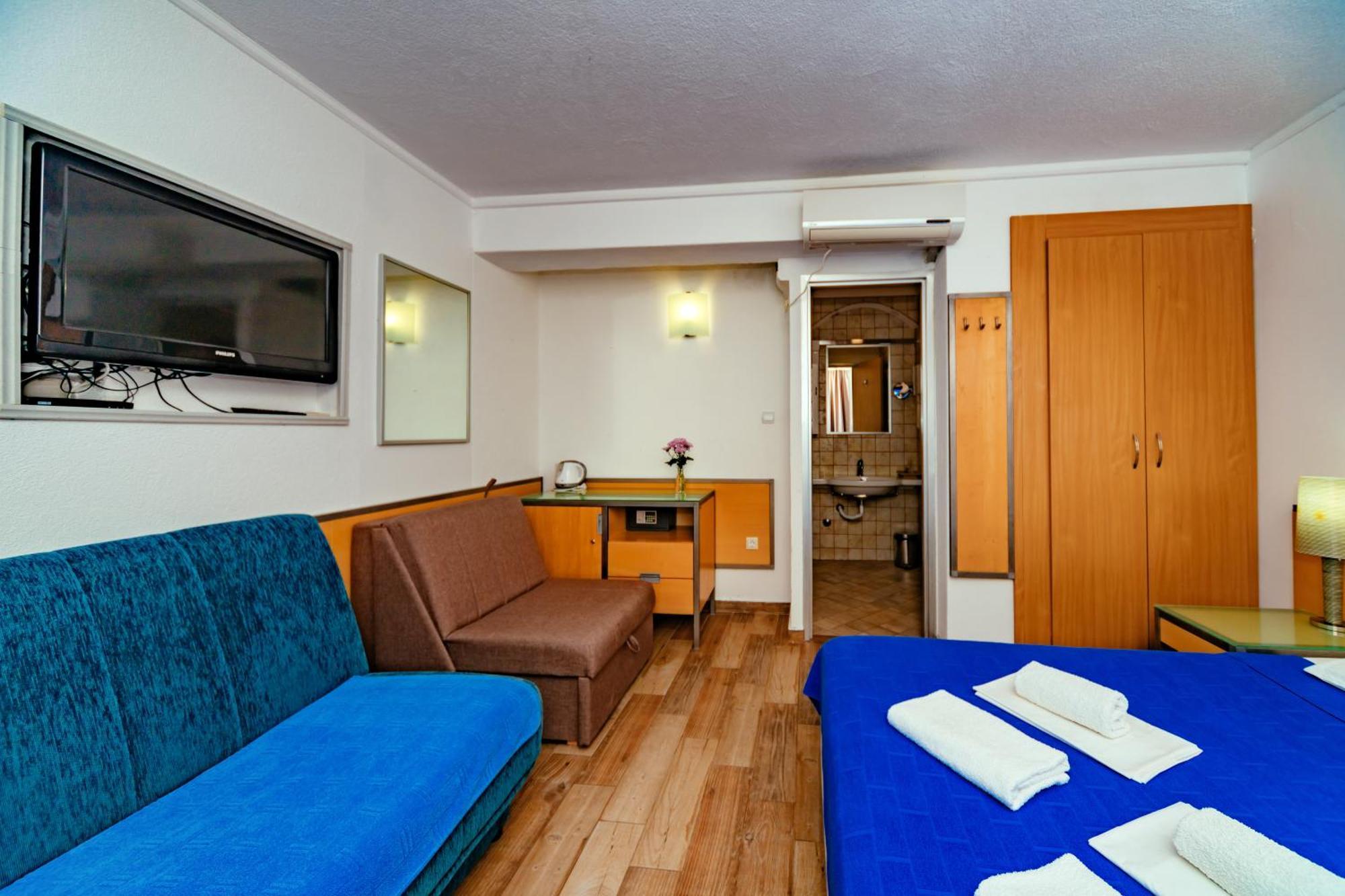 Hotel Savojo Petrovac Екстериор снимка