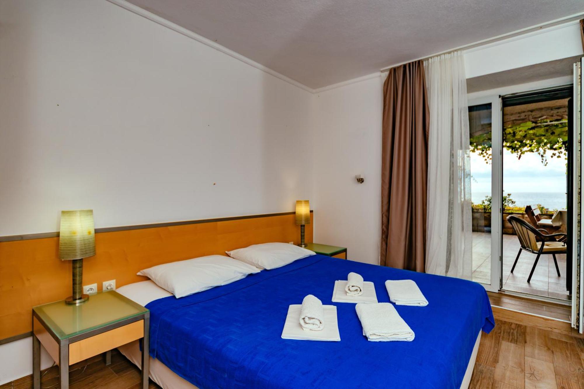 Hotel Savojo Petrovac Екстериор снимка
