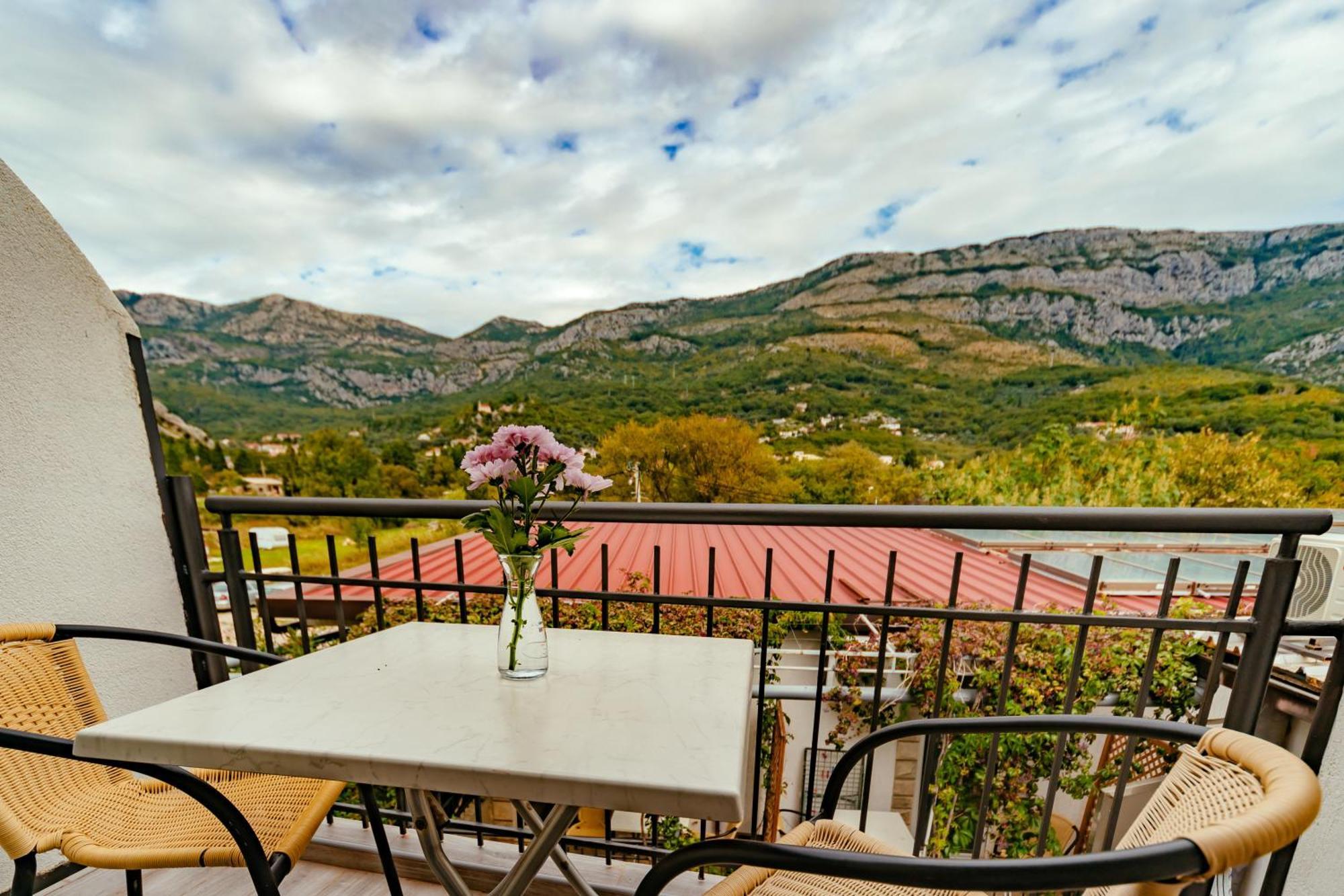 Hotel Savojo Petrovac Екстериор снимка