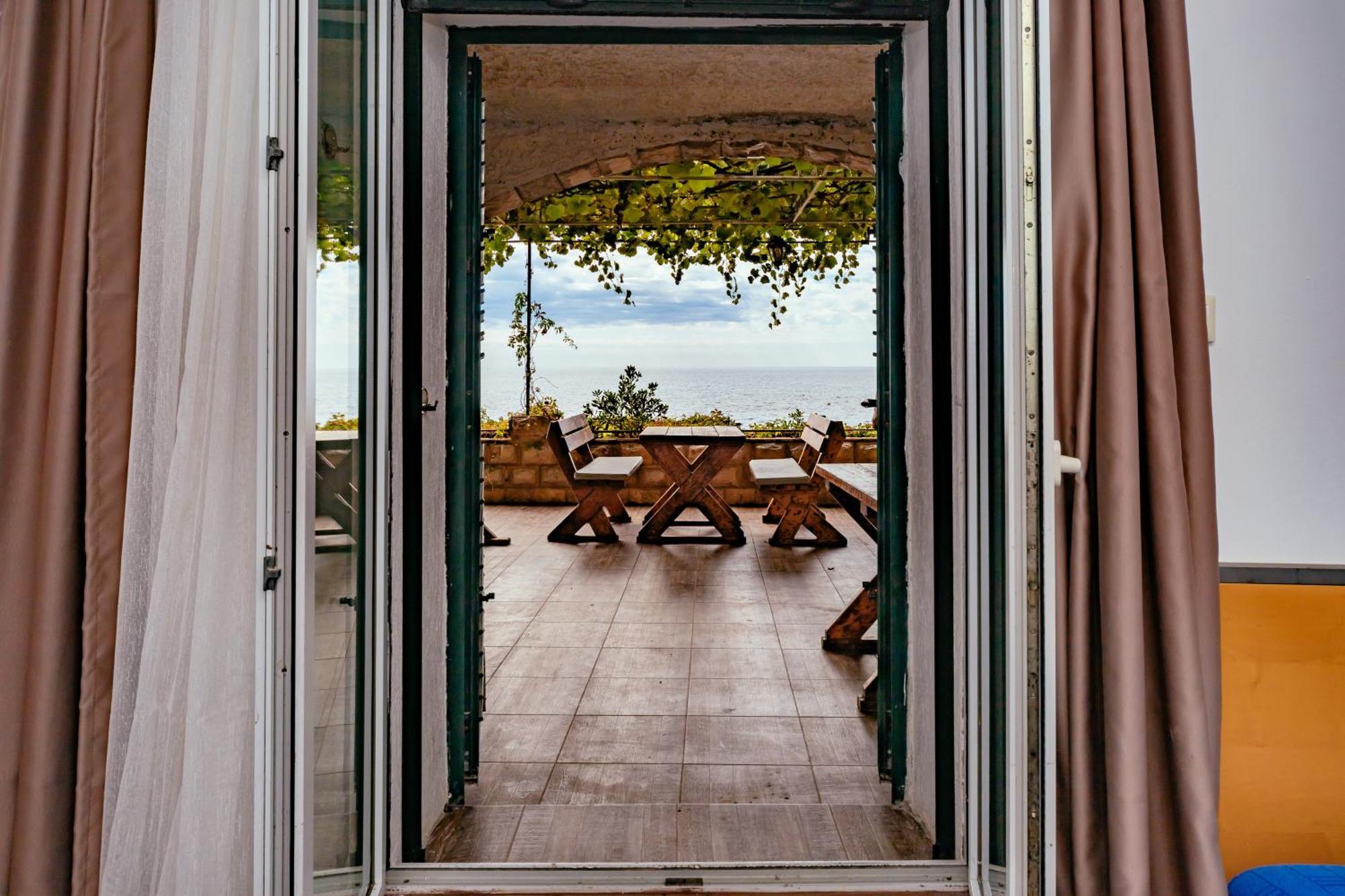 Hotel Savojo Petrovac Екстериор снимка