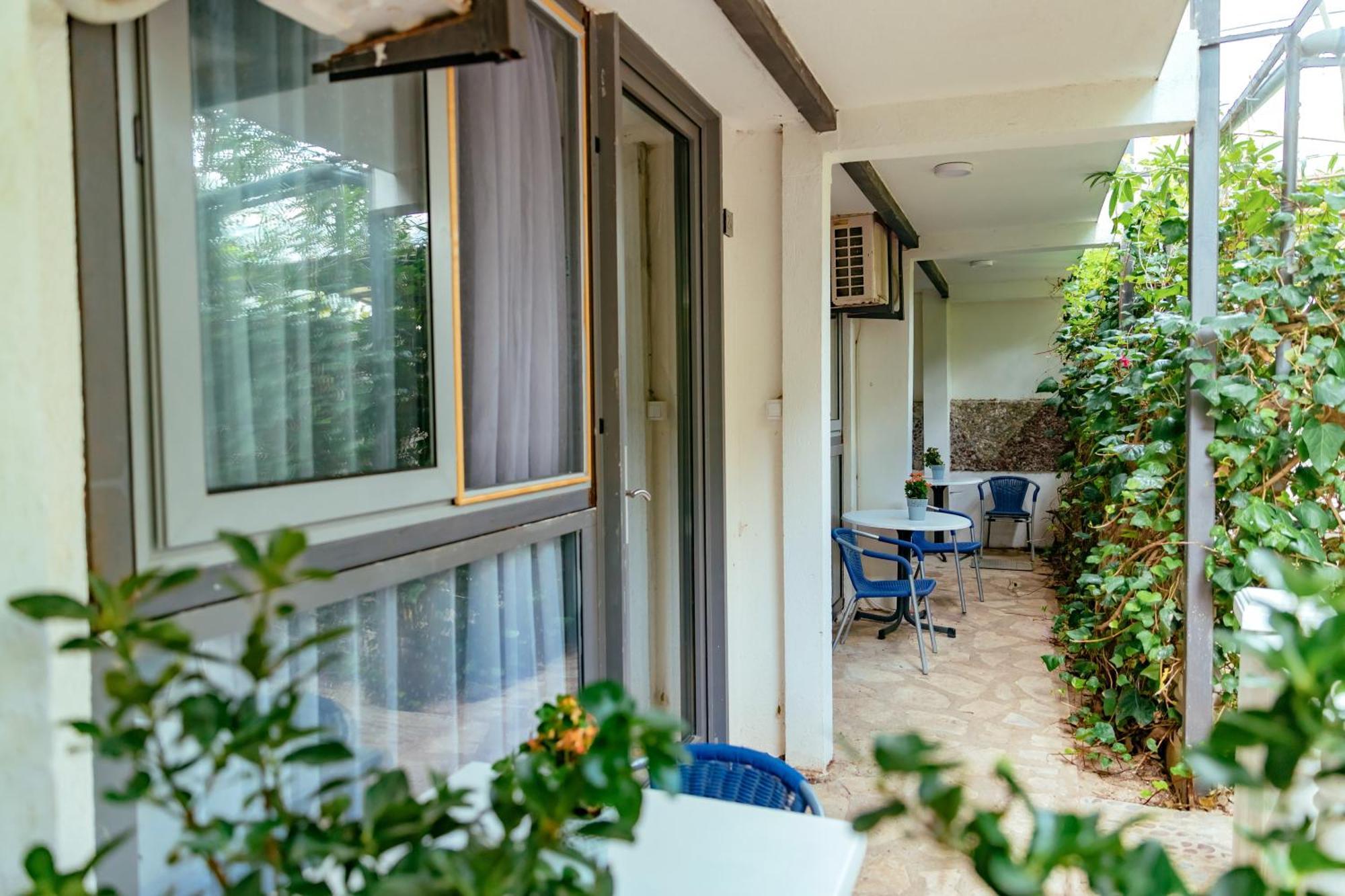 Hotel Savojo Petrovac Екстериор снимка