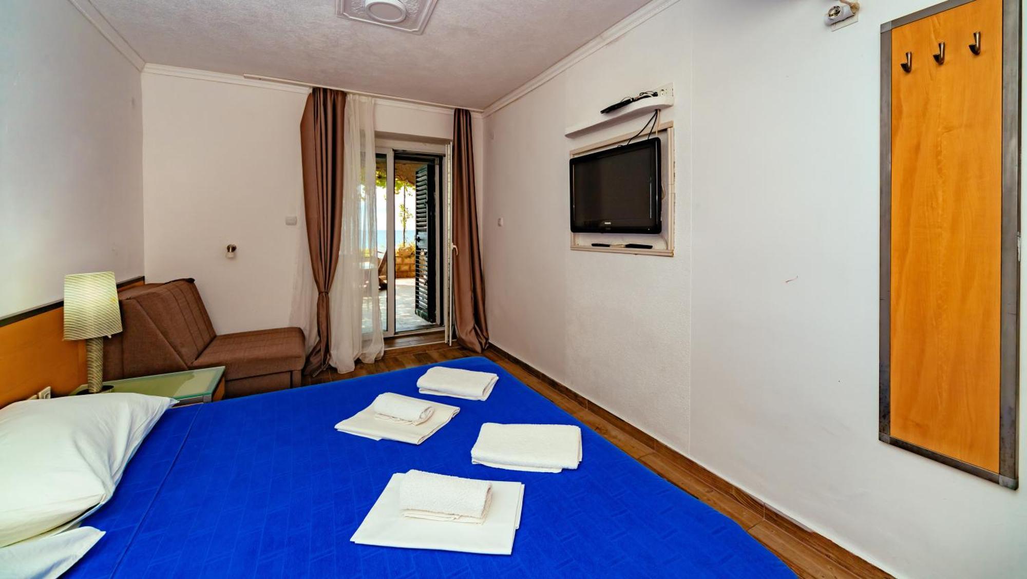 Hotel Savojo Petrovac Екстериор снимка