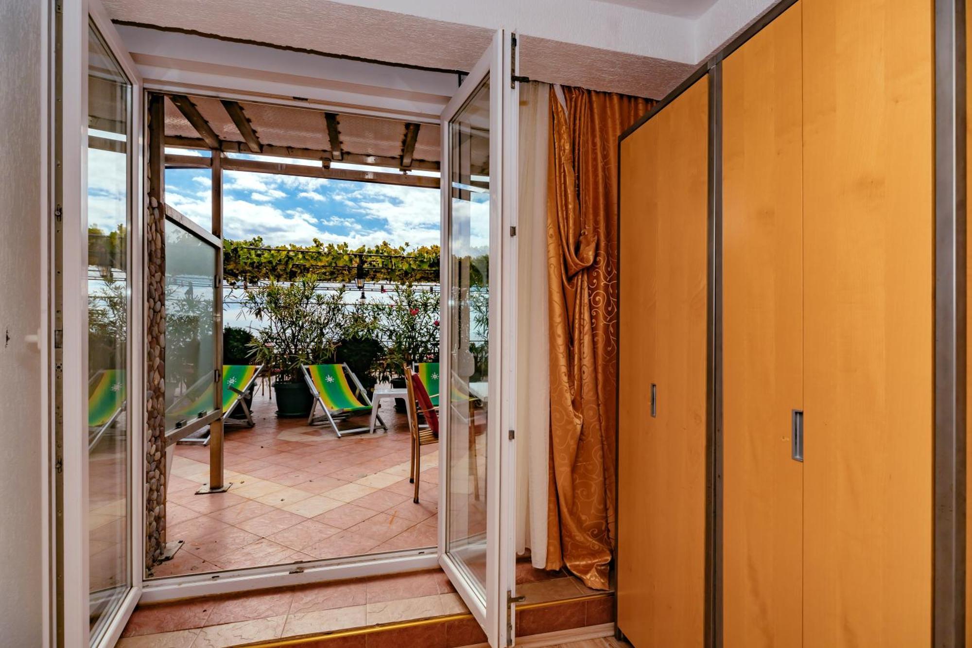 Hotel Savojo Petrovac Екстериор снимка