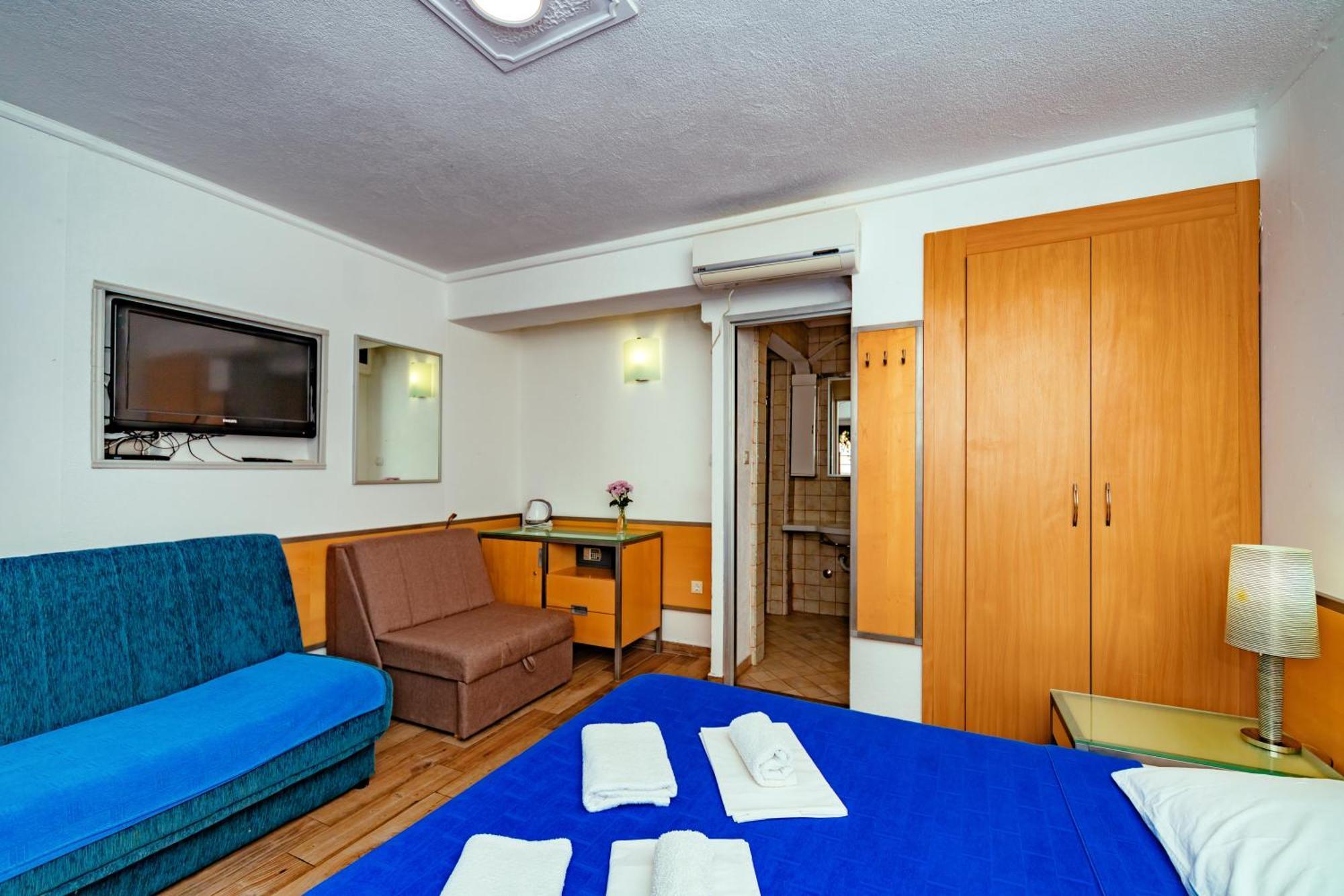 Hotel Savojo Petrovac Екстериор снимка