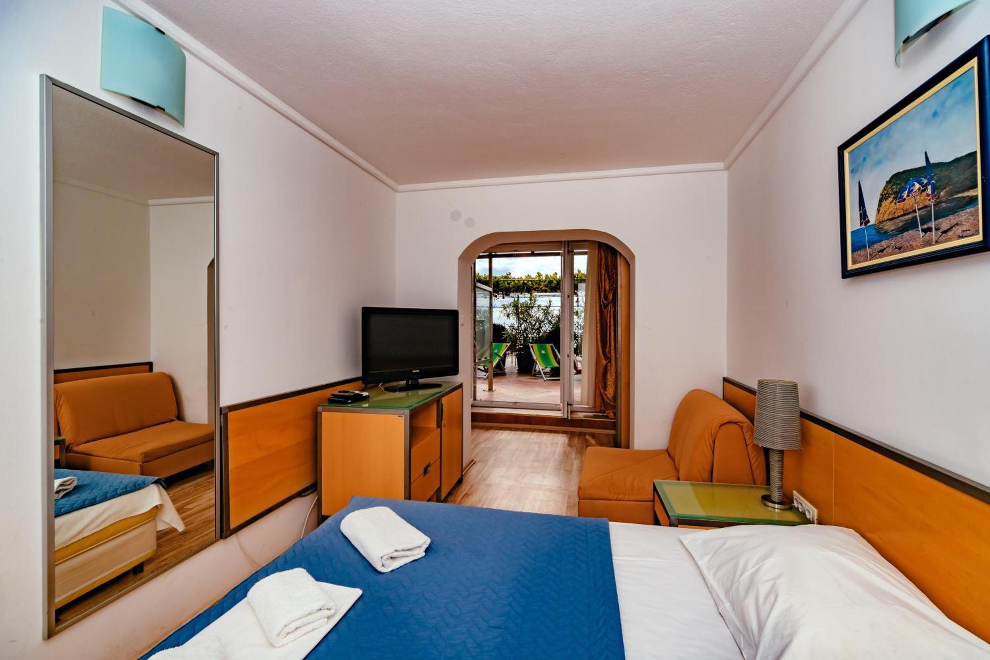 Hotel Savojo Petrovac Екстериор снимка