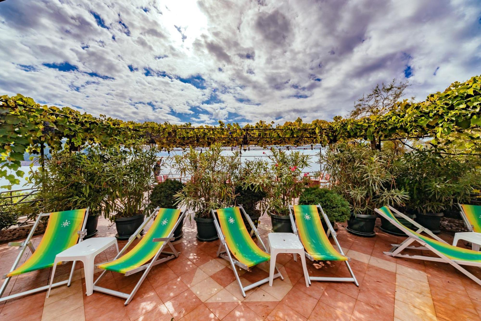 Hotel Savojo Petrovac Екстериор снимка