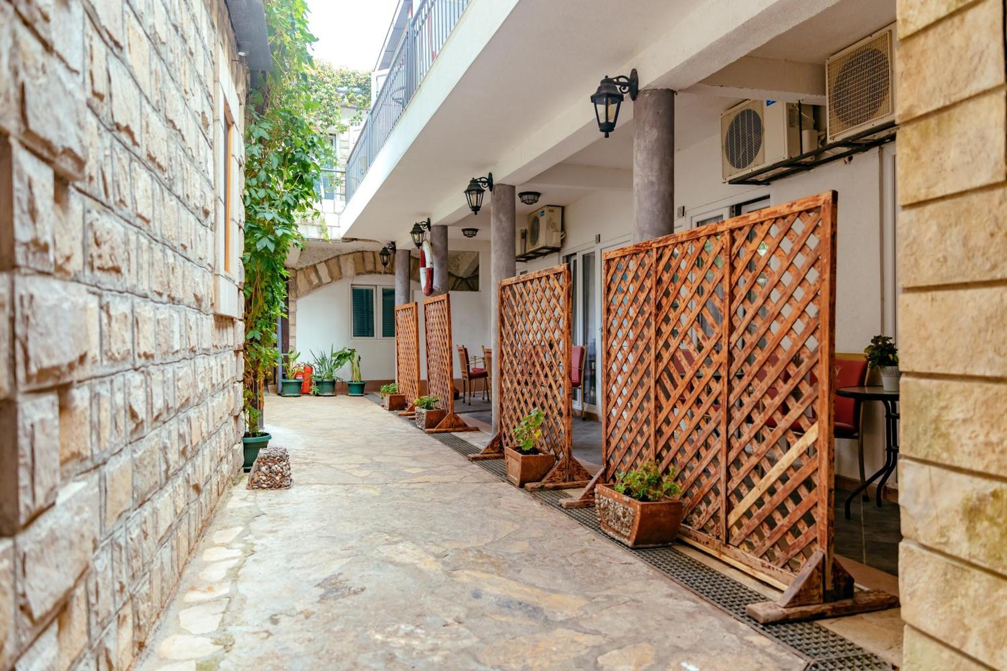 Hotel Savojo Petrovac Екстериор снимка