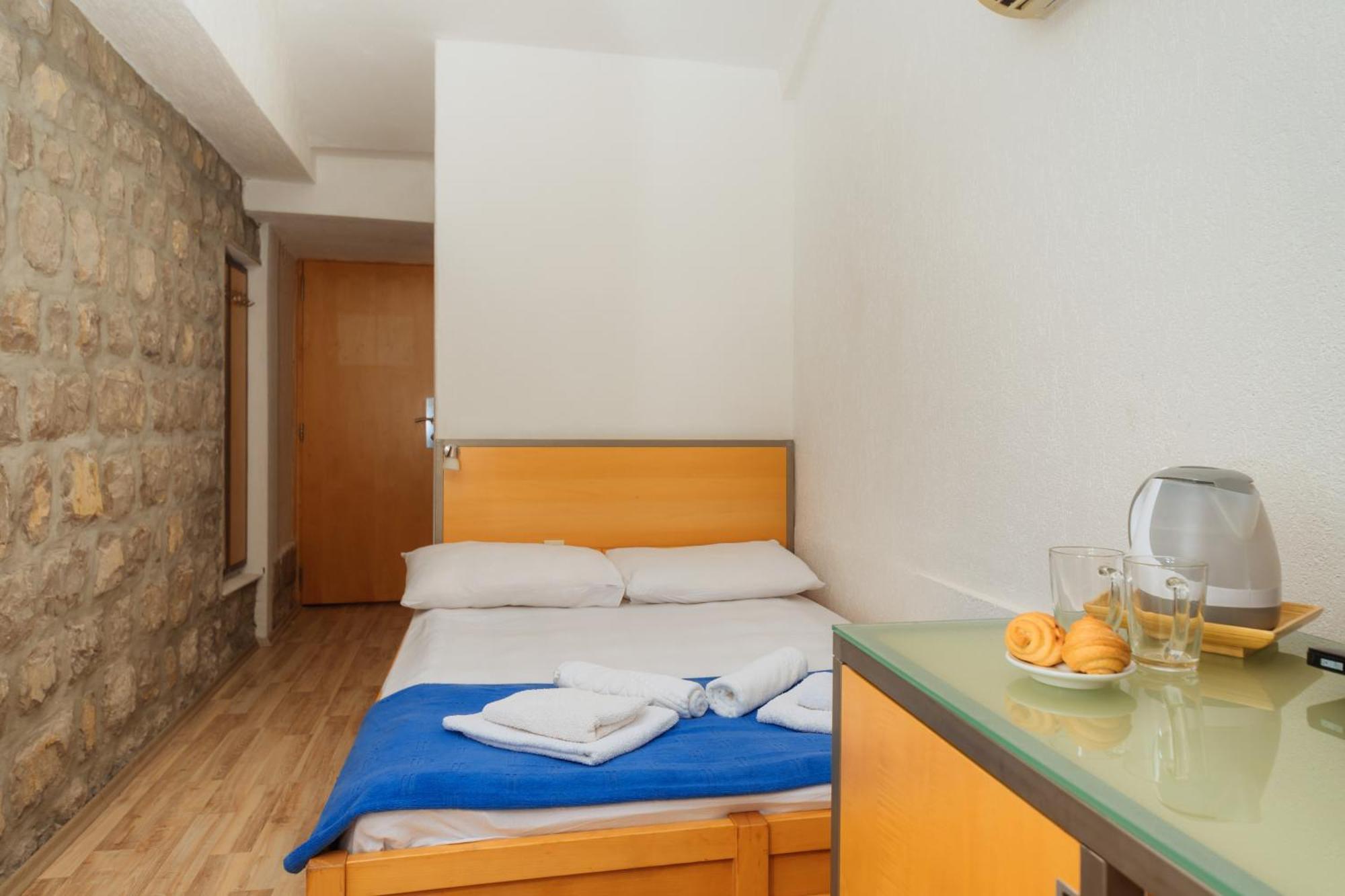Hotel Savojo Petrovac Екстериор снимка