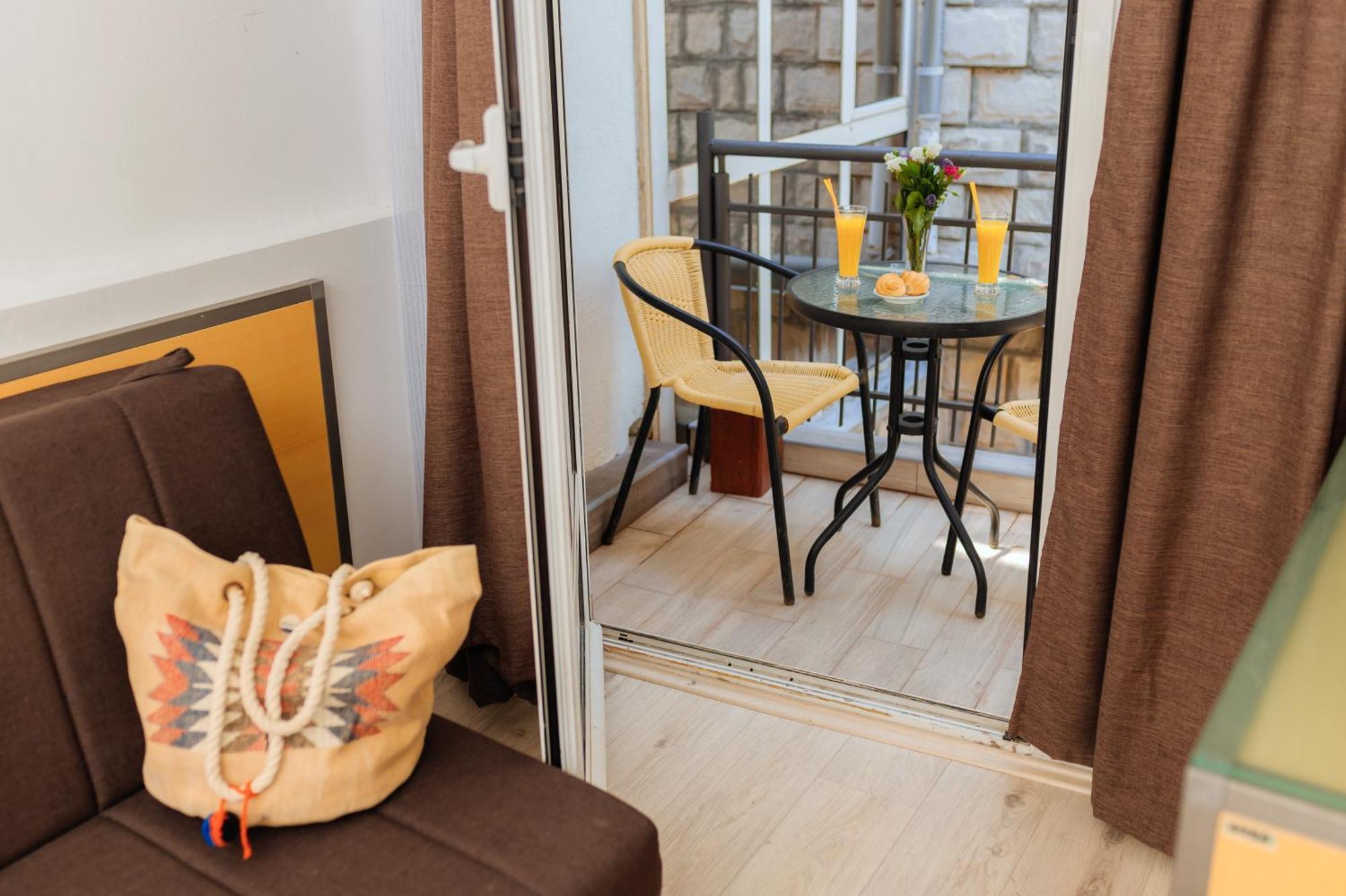 Hotel Savojo Petrovac Стая снимка