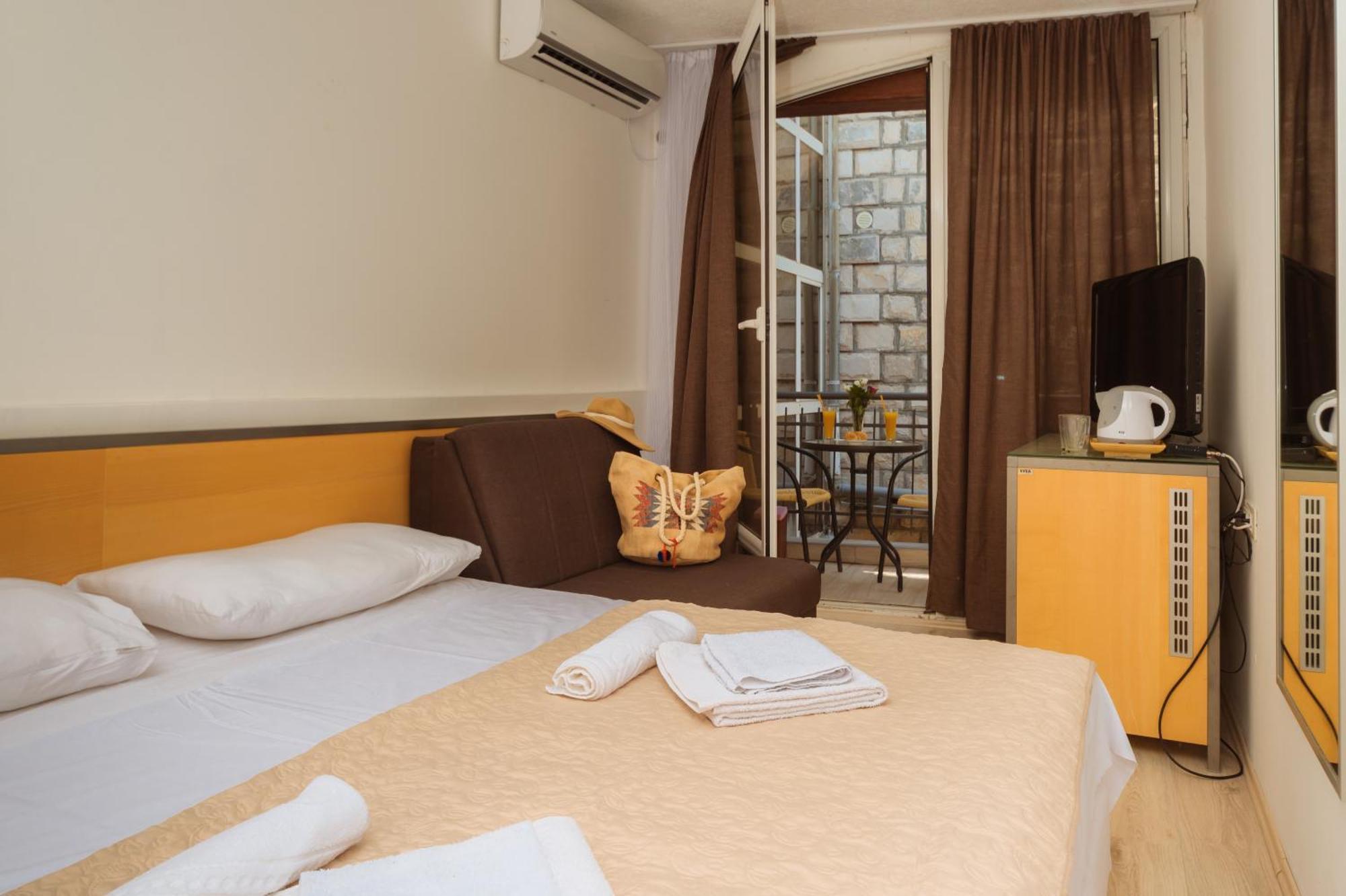 Hotel Savojo Petrovac Стая снимка
