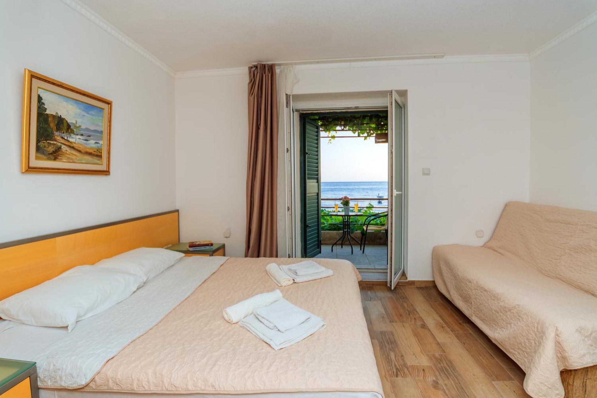 Hotel Savojo Petrovac Екстериор снимка