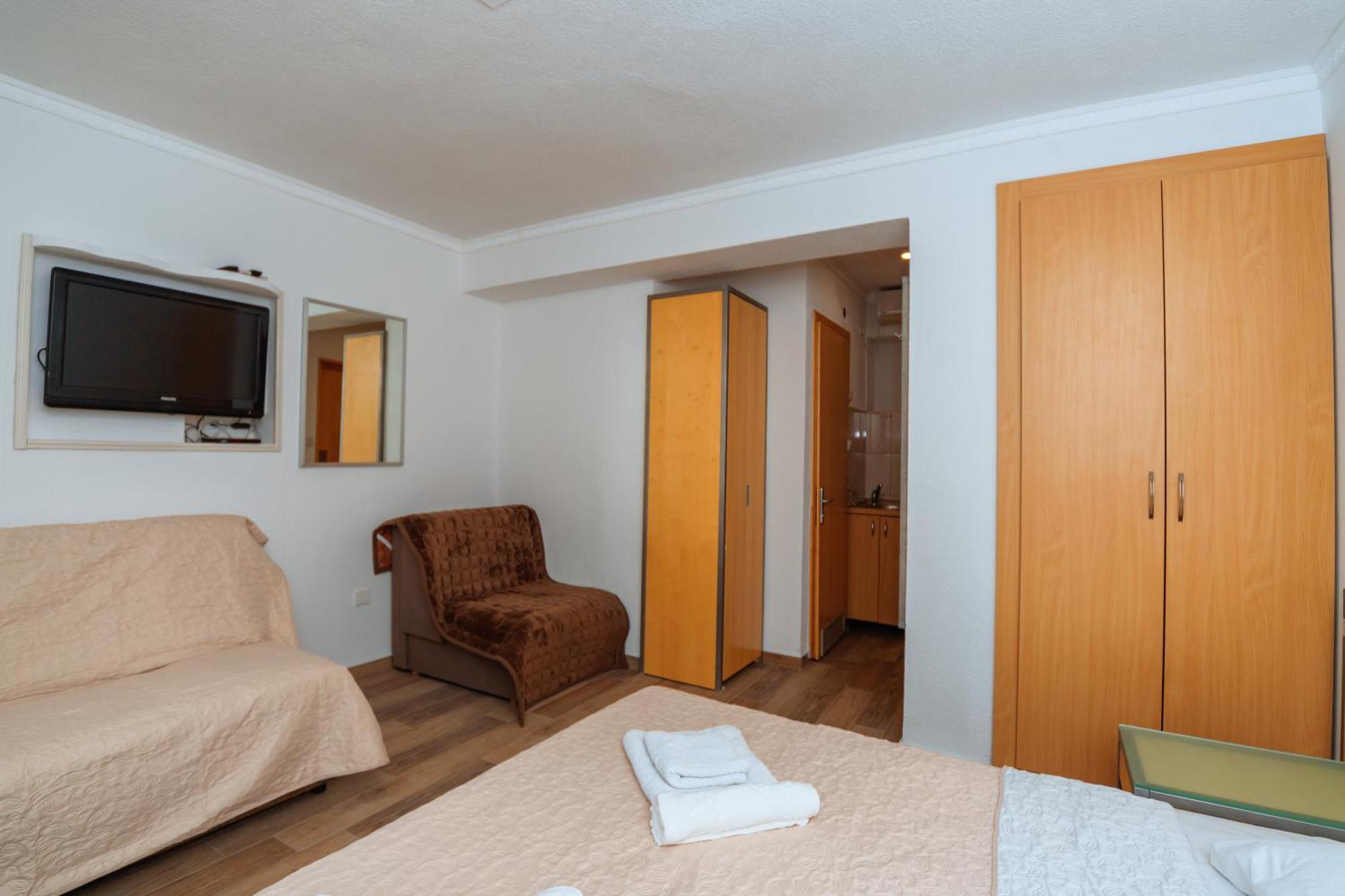 Hotel Savojo Petrovac Стая снимка