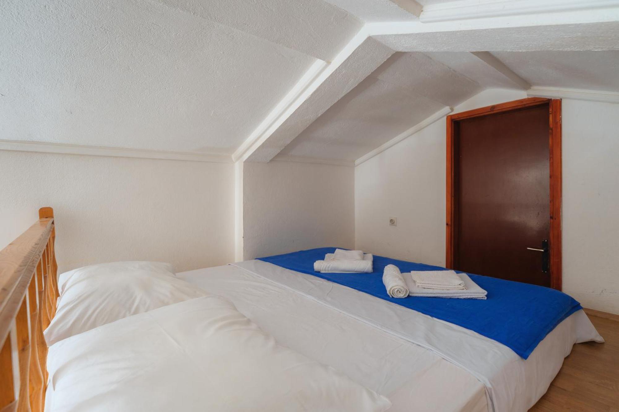 Hotel Savojo Petrovac Стая снимка