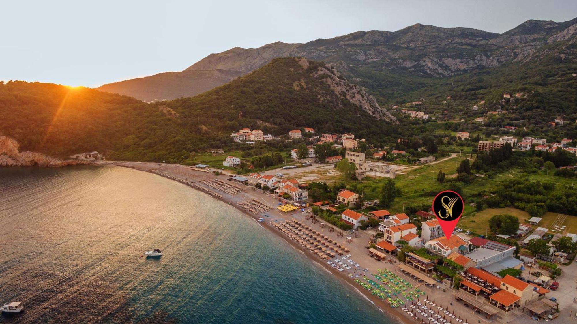 Hotel Savojo Petrovac Екстериор снимка