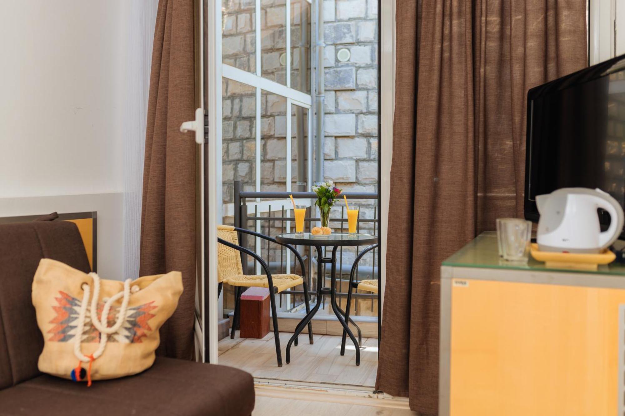 Hotel Savojo Petrovac Екстериор снимка