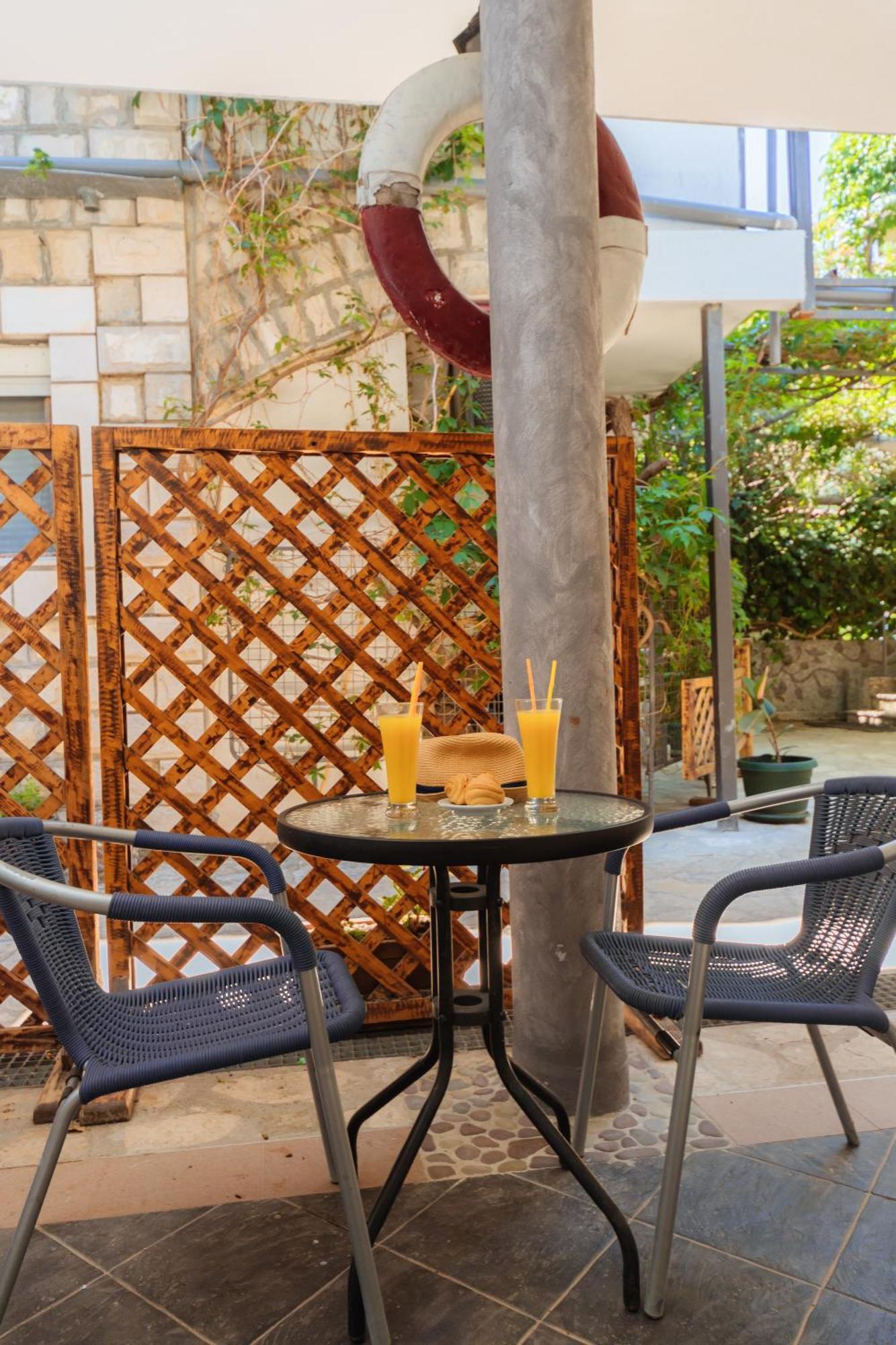 Hotel Savojo Petrovac Екстериор снимка