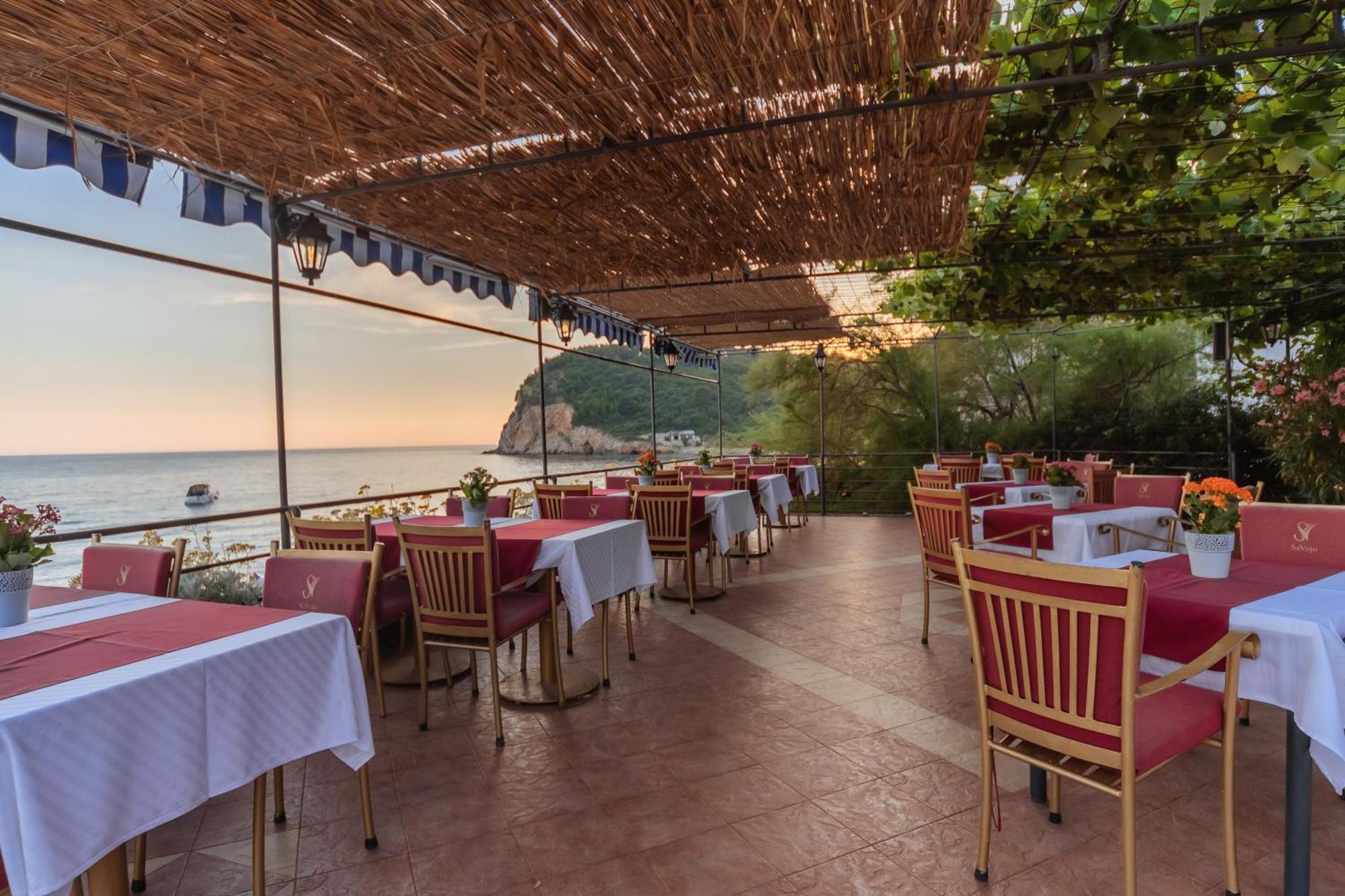 Hotel Savojo Petrovac Екстериор снимка